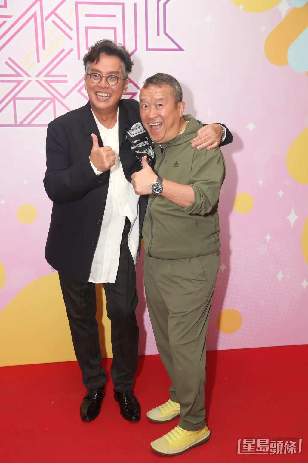 谭咏麟聚首成龙曾志伟会合林子祥夫妇    五大巨星世纪饭局校长叹要珍惜  一人饮到面红志伟最兴奋
