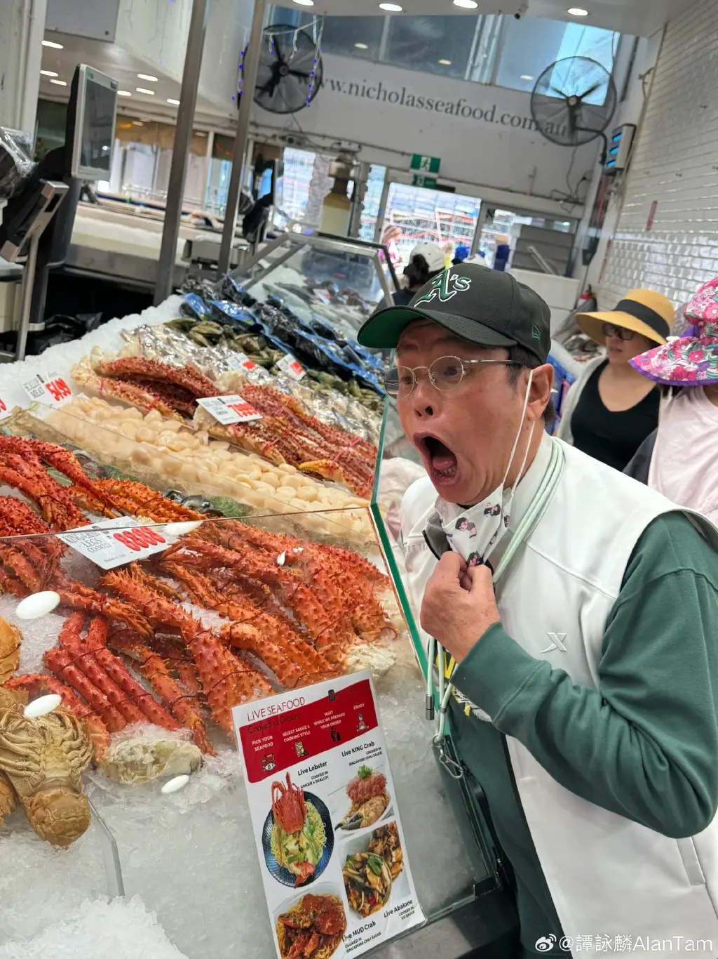 谭咏麟聚首成龙曾志伟会合林子祥夫妇    五大巨星世纪饭局校长叹要珍惜  一人饮到面红志伟最兴奋