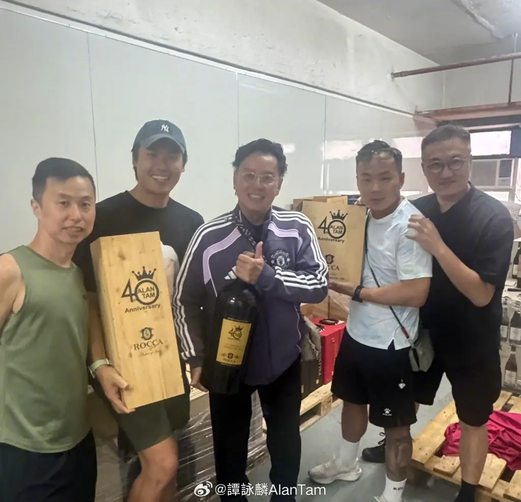 谭咏麟聚首成龙曾志伟会合林子祥夫妇    五大巨星世纪饭局校长叹要珍惜  一人饮到面红志伟最兴奋