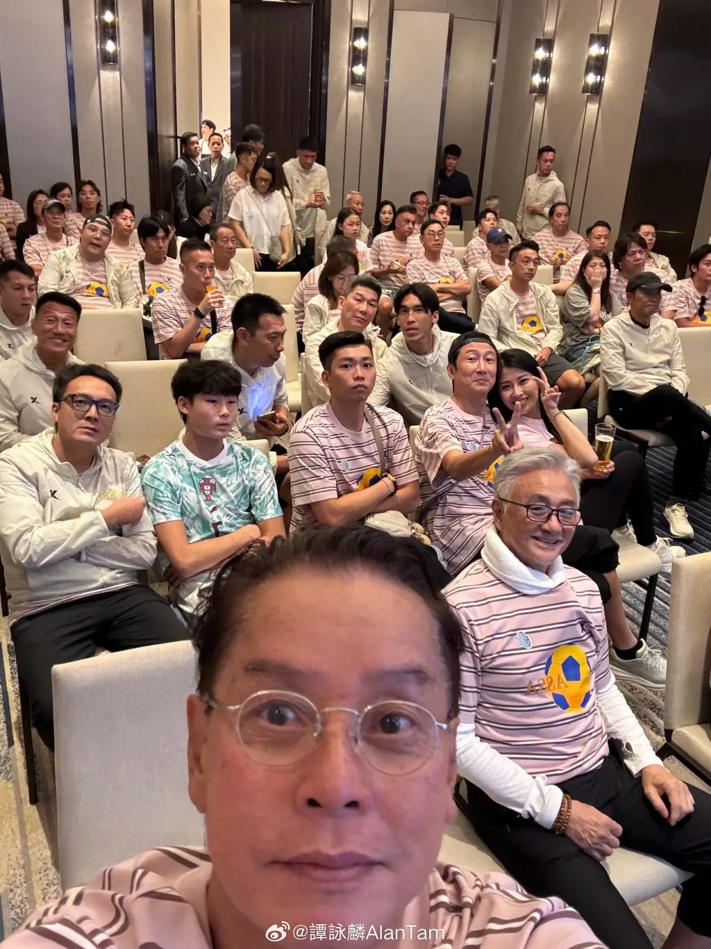 谭咏麟聚首成龙曾志伟会合林子祥夫妇    五大巨星世纪饭局校长叹要珍惜  一人饮到面红志伟最兴奋