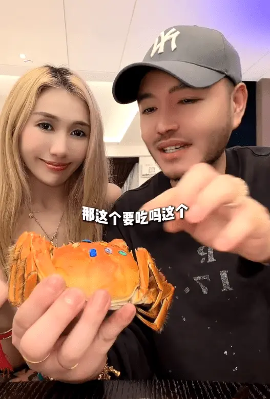 赌王千金何超盈豪叹“镶钻大闸蟹”  深水湾豪宅内部意外曝光  超高楼底装修奢华