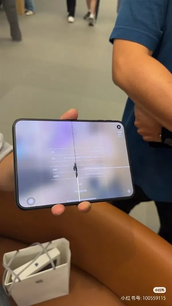 咔嚓一声脆响!苹果iPhone Duo开箱屏幕就爆线 多名机主中招 维修费直奔8000元