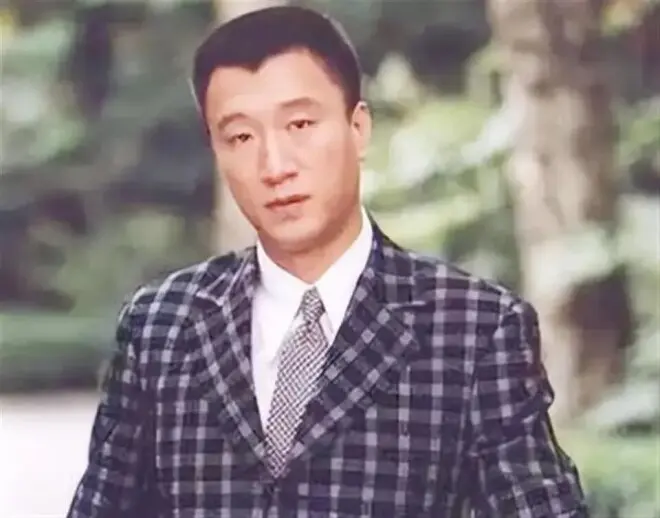 和孙红雷分手20多年 丁嘉丽如今靠着肖战火出圈