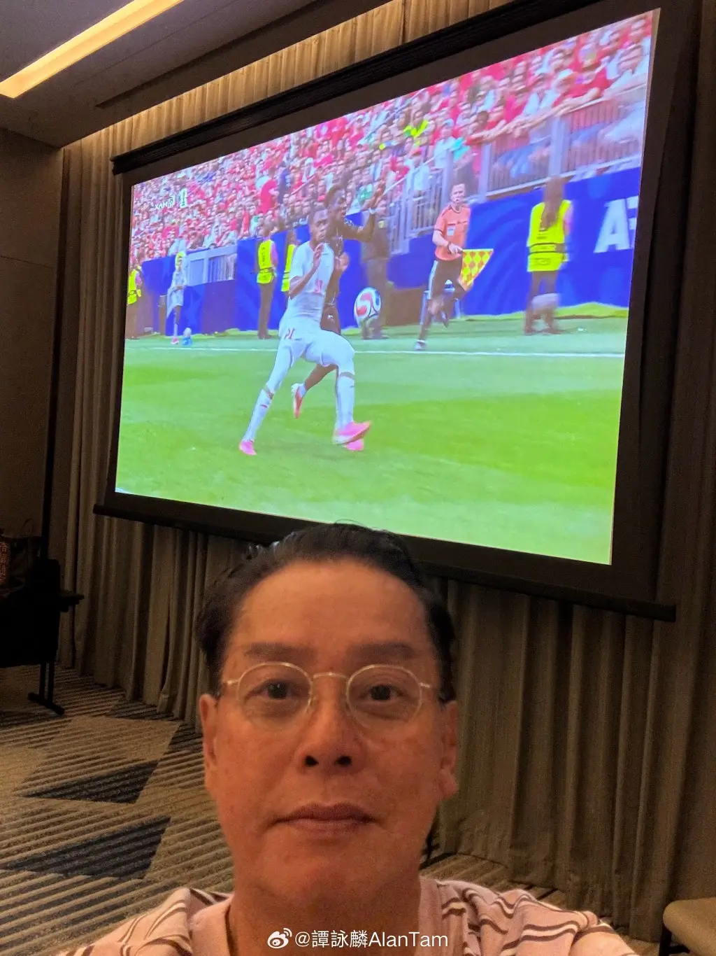 谭咏麟聚首成龙曾志伟会合林子祥夫妇    五大巨星世纪饭局校长叹要珍惜  一人饮到面红志伟最兴奋