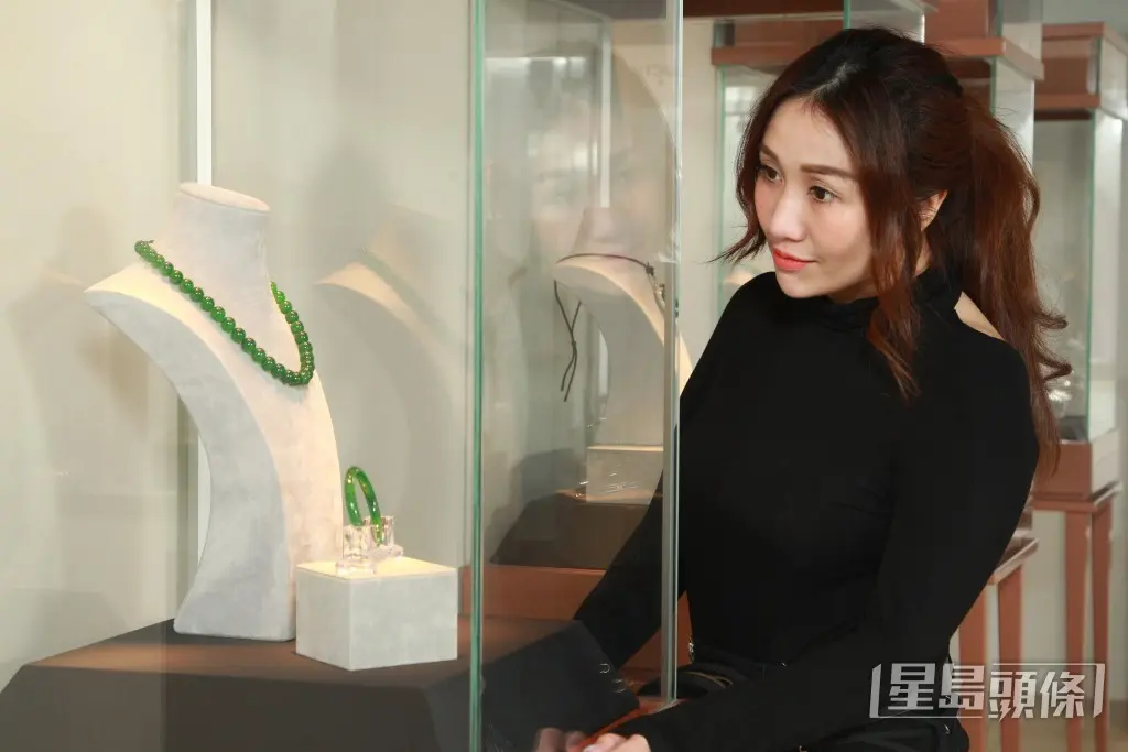 赌王千金何超盈豪叹“镶钻大闸蟹”  深水湾豪宅内部意外曝光  超高楼底装修奢华