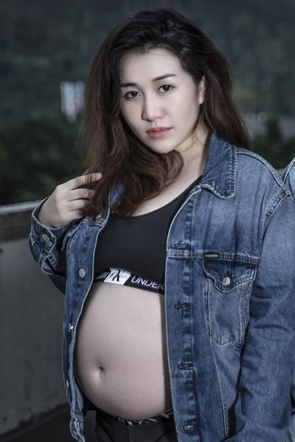 赌王千金何超盈豪叹“镶钻大闸蟹”  深水湾豪宅内部意外曝光  超高楼底装修奢华