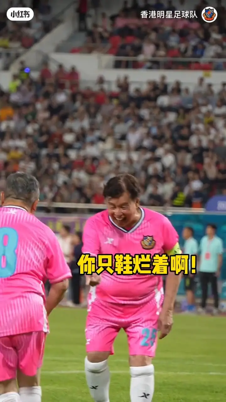 谭咏麟聚首成龙曾志伟会合林子祥夫妇    五大巨星世纪饭局校长叹要珍惜  一人饮到面红志伟最兴奋