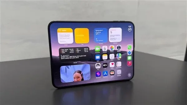 咔嚓一声脆响!苹果iPhone Duo开箱屏幕就爆线 多名机主中招 维修费直奔8000元