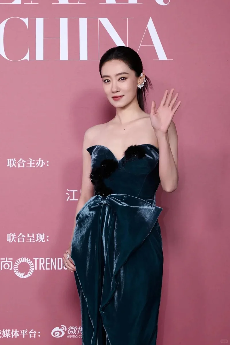和赵露思撞衫后 她被骂了12个小时