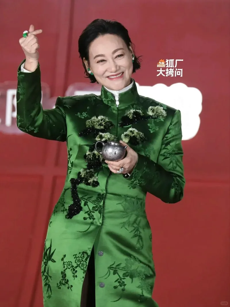 和赵露思撞衫后 她被骂了12个小时