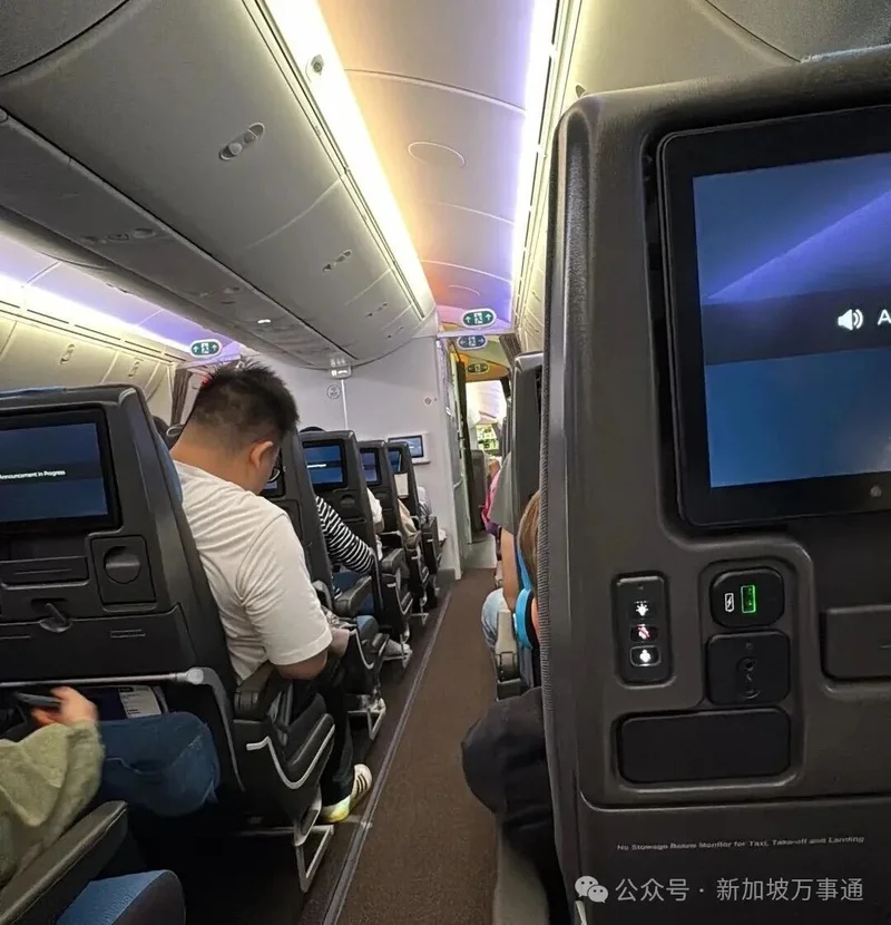 成都航班上，中国女医生跪地抢救发病空乘！