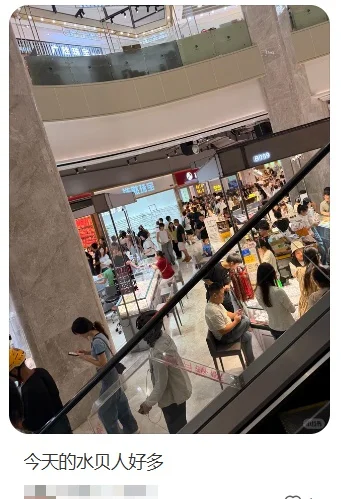 金价连日大跌 顾客疯狂涌入 深圳水贝被挤爆!
