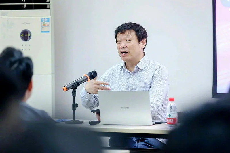 蔡康永否认挺台独，胡锡进批未道歉