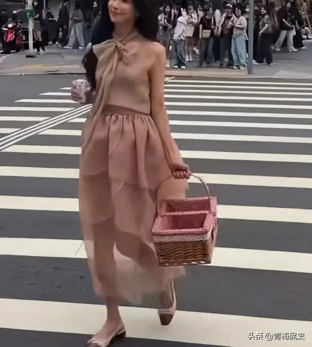 林志玲脸肿馒化显疲惫,发嗲叫卖