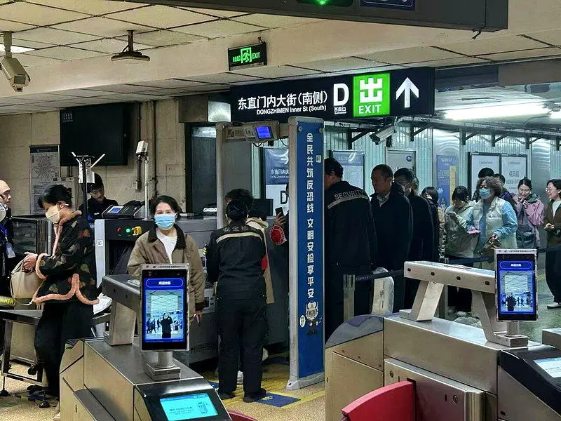 五中全会登场 北京地铁站安检升级至月底