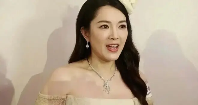 苟芸慧复出，自嘲拍裸露戏份也没人看