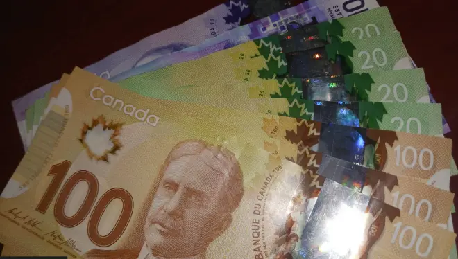 多伦多26岁网友收入暴涨：晒账单月入$2万，仍欠$5000卡债