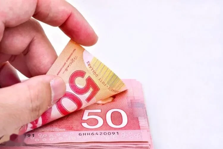 加拿大人快查账户！最高$1800退税还没领？CRA提醒
