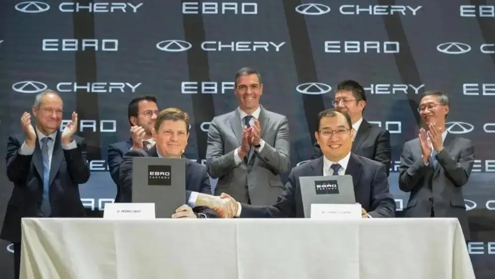 欠下8亿，老外的“中国白月光”香消玉殒