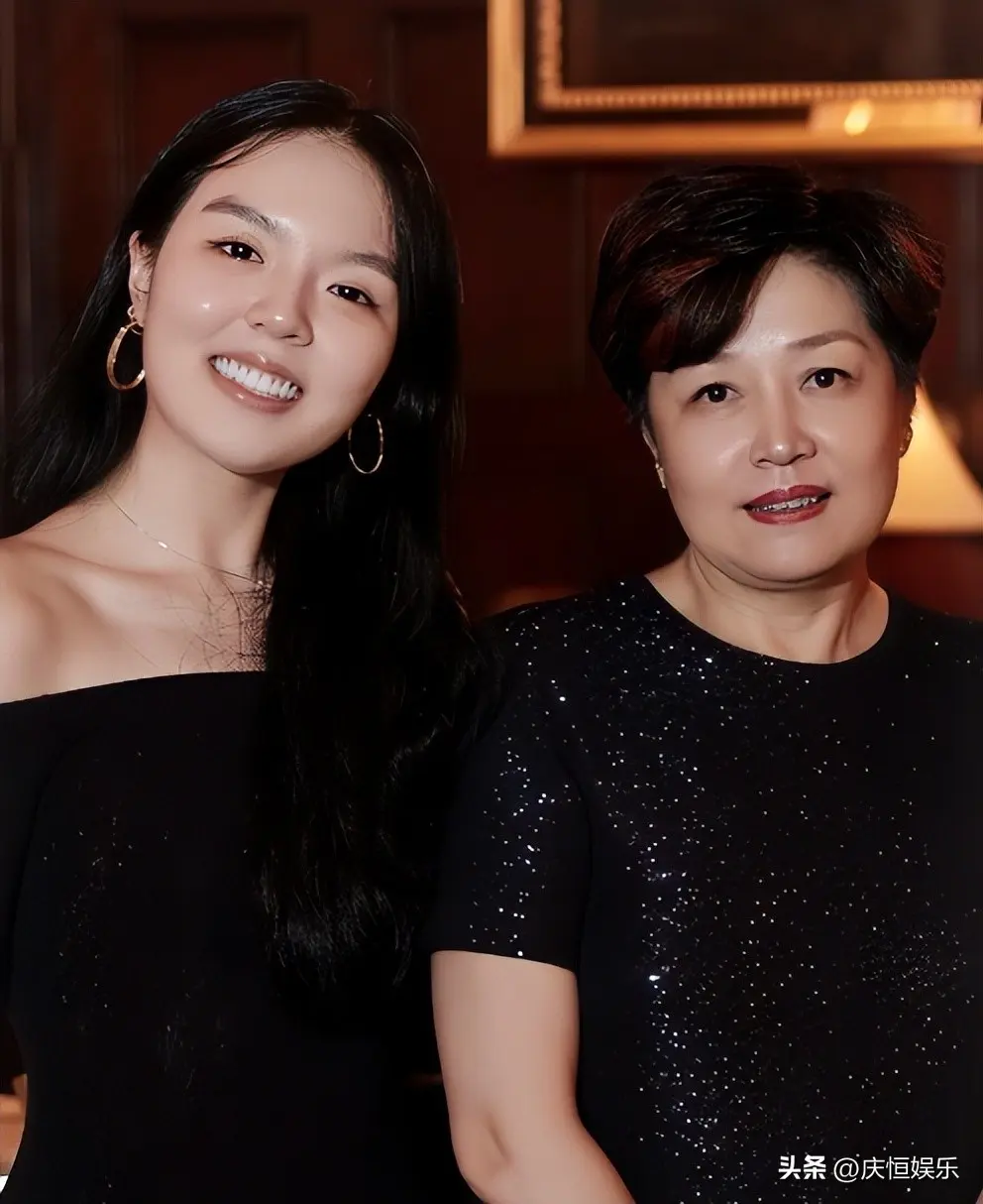 李咏老婆哈文定居纽约富人区，没有再婚