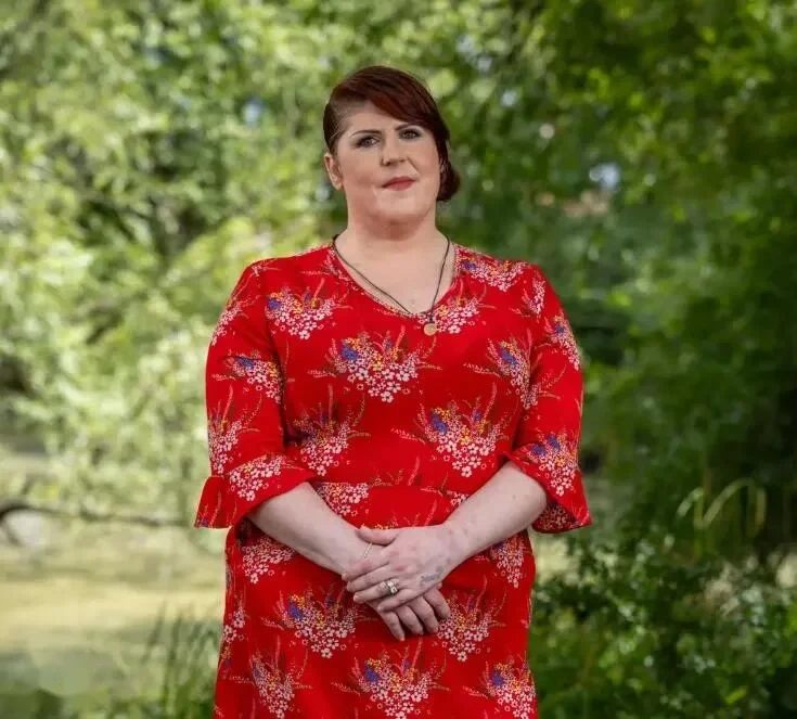 叫了11年的姐姐竟是亲妈？！母亲节没送酒，她被亲妈一刀捅进心脏…