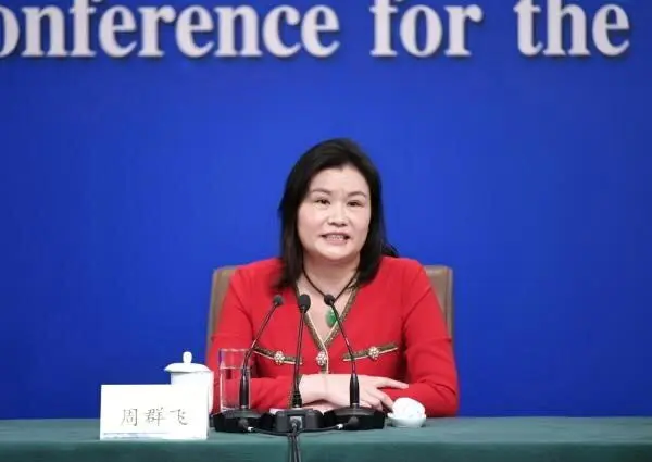 中国新晋女首富：周群飞白手起家 身家1270亿人民币
