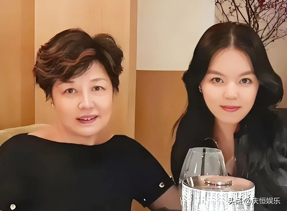 李咏老婆哈文定居纽约富人区，没有再婚