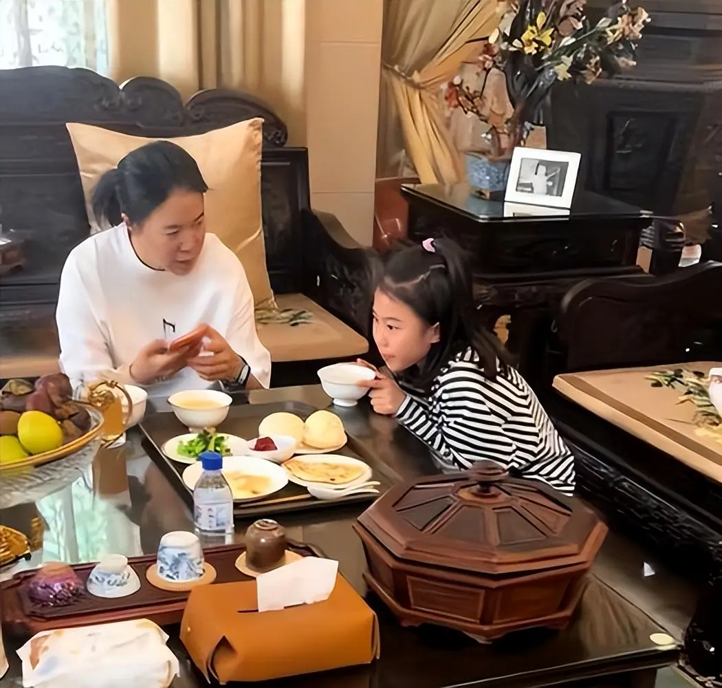 王楠现状：在内蒙古租房住，女儿进省队试训