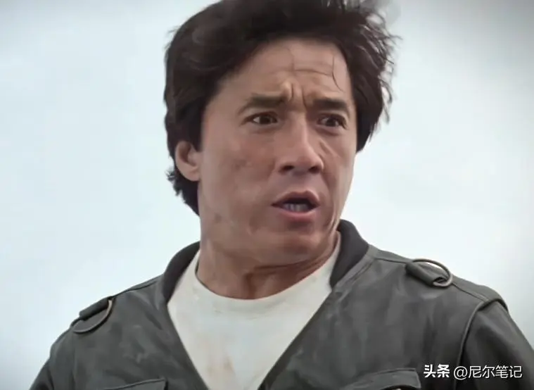 72岁成龙上热搜！手抱甥外孙和蔼