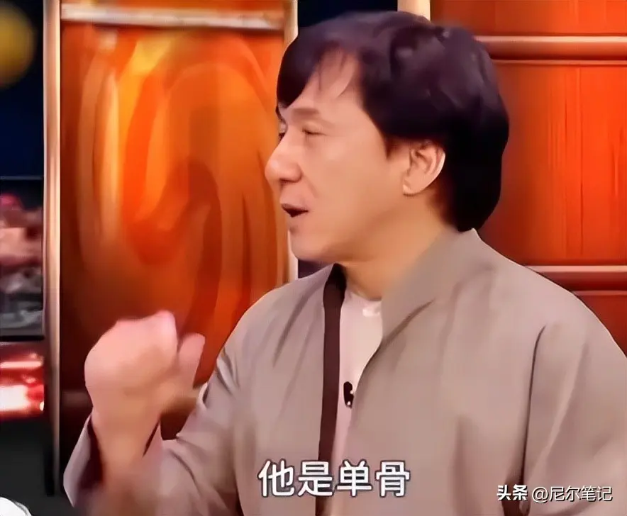 72岁成龙上热搜！手抱甥外孙和蔼