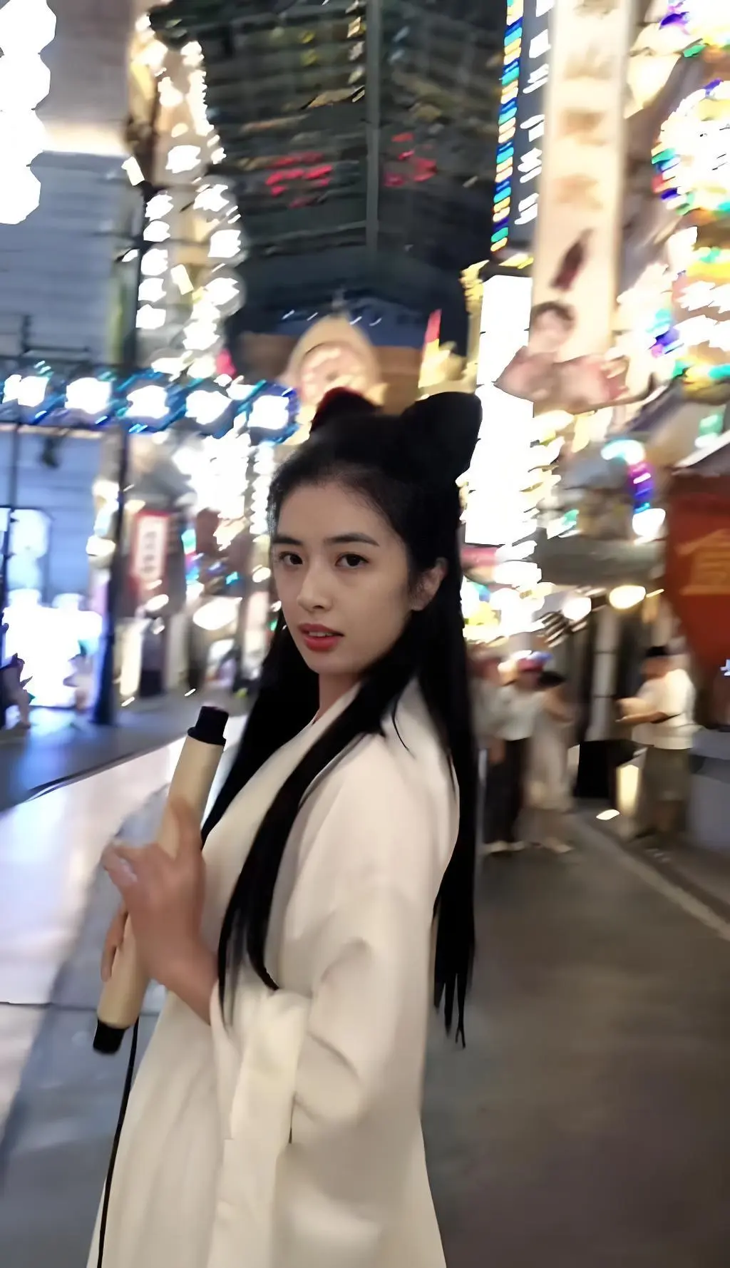 撞脸王祖贤的女生，真去景区上班了